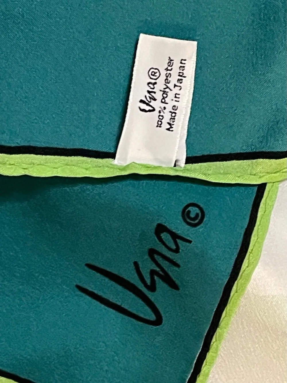 Vintage Vera Poly Scarf Large 26 In Excellent Condition